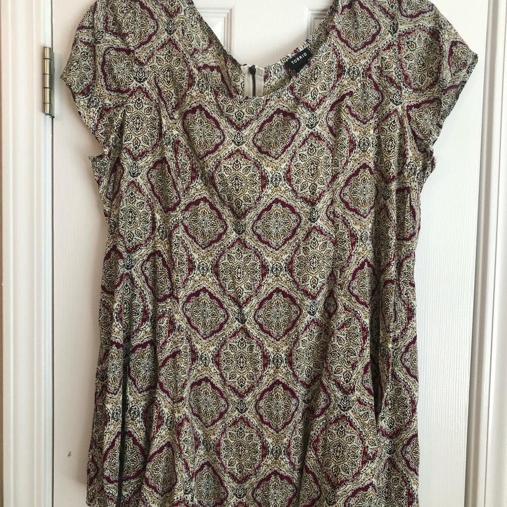 Beautiful printed torrid blouse